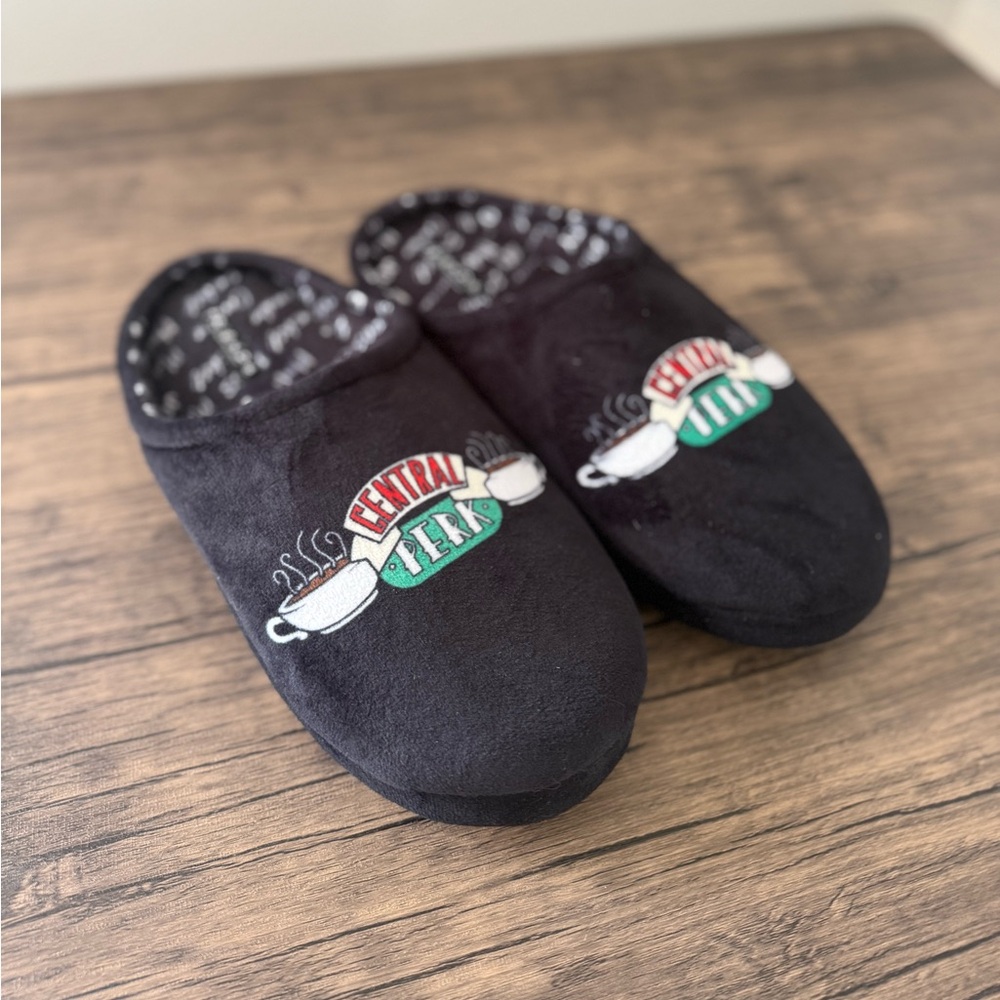 FRIENDS TV SERIES CENTRAL PERK MENS SLIPPERS SIZE 13-14 Plush Black